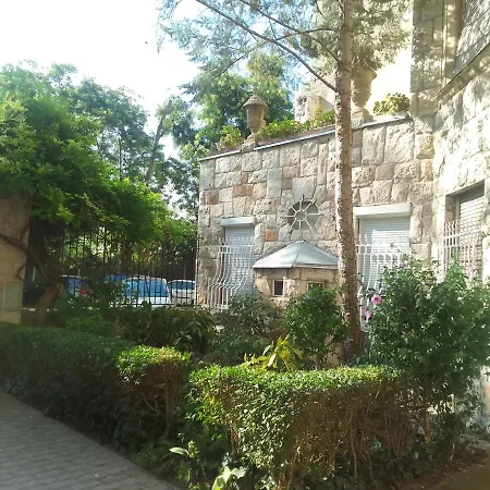 Parkside Large Modern Garden View Apartment Budapest